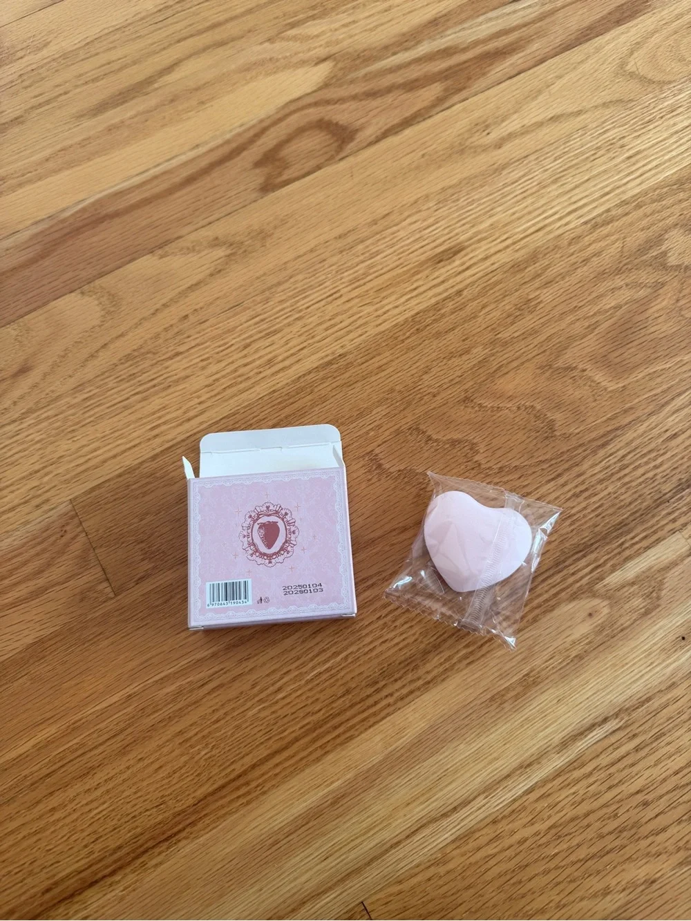 Flower Knows Starwberry Cupid Heart Shaped Marshmalllw Powder Puff New